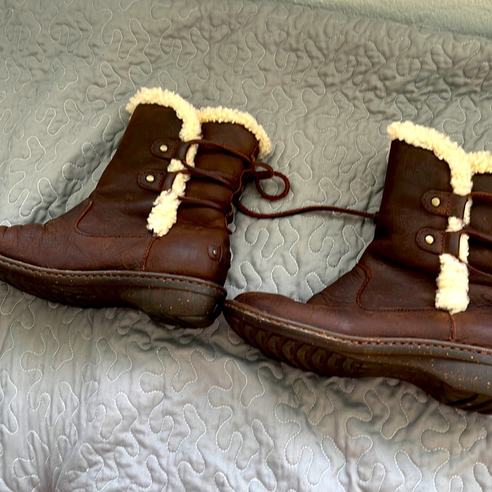 Brown Ugg.